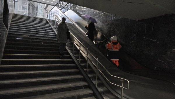 ПРИ КРАЈУ УРЕЂЕЊЕ ПОДЗЕМНИХ ПРОЛАЗА: Радници у потходнику који од палате Албанија води ка РК Београд ПРИ КРАЈУ УРЕЂЕЊЕ ПОДЗЕМНИХ ПРОЛАЗА: Радници у потходнику који од палате Албанија води ка РК Београд