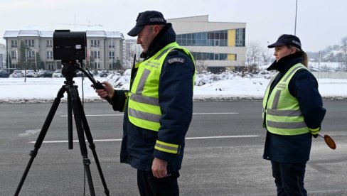 VOZIO BRZINOM 100 KILOMETARA VEĆOM OD DOZVOLJENE: Vozaču iz Bačke palanke prijava za nasilničku vožnju