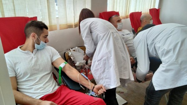 АПЕЛ ДОБРОВОЉНИМ ДАВАОЦИМА: Зимска кампања Института за трансфузију крви почиње 3. јануара АПЕЛ ДОБРОВОЉНИМ ДАВАОЦИМА: Зимска кампања Института за трансфузију крви почиње 3. јануара