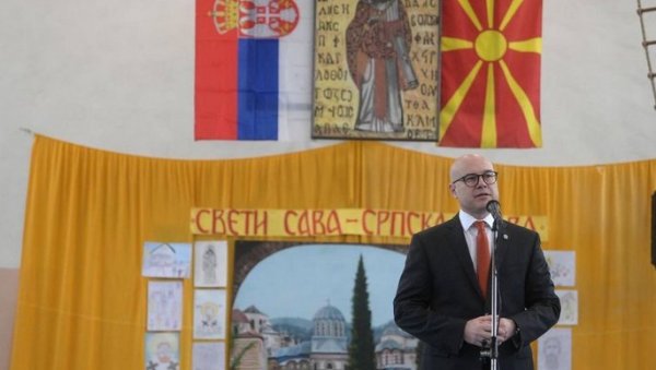 ИМЕНА СУ НАМ РАЗЛИЧИТА, АЛИ НАМ ЈЕ ПРЕЗИМЕ ИСТО - СВЕТОСАВЉЕ Министар Вучевић прославио Савиндан у Северној Македонији ИМЕНА СУ НАМ РАЗЛИЧИТА, АЛИ НАМ ЈЕ ПРЕЗИМЕ ИСТО - СВЕТОСАВЉЕ Министар Вучевић прославио Савиндан у Северној Македонији