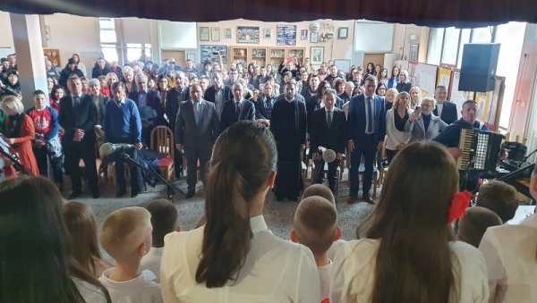 ДА ИДЕМО ПУТЕМ СВЕТОГ САВЕ: У угљевичким школама прослављен Савиндан ДА ИДЕМО ПУТЕМ СВЕТОГ САВЕ: У угљевичким школама прослављен Савиндан