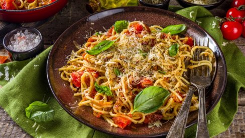MEDITERANSKA PASTA: Jelo za poželeti, a tako je lako za pripremu MEDITERANSKA PASTA: Jelo za poželeti, a tako je lako za pripremu