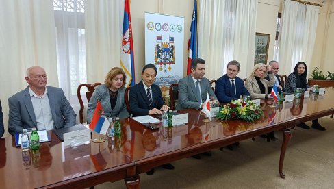 VOZILO ZA BOLJI ŽIVOT: Vlada Japana udruženju paraplegičara Mačvanskog okruga poklonila specijalni kombi VOZILO ZA BOLJI ŽIVOT: Vlada Japana udruženju paraplegičara Mačvanskog okruga poklonila specijalni kombi