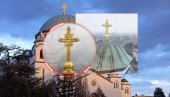 KRST NA HRAMU SVETOG SAVE KRIJE TUŽNU PRIČU: NJegov autor je tragično skončao - 20 dana posle postavljanja