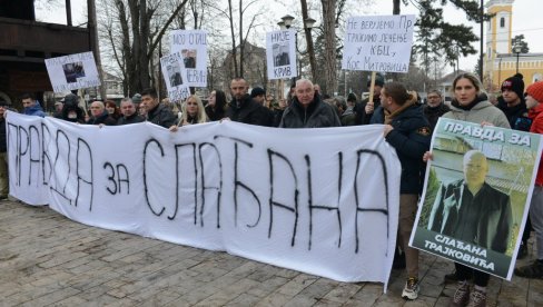 PRAVDA ZA SLAĐANA: U Kraljevu održan skup podrške Slađanu Trajkoviću uhapšenom na KiM (FOTO) PRAVDA ZA SLAĐANA: U Kraljevu održan skup podrške Slađanu Trajkoviću uhapšenom na KiM (FOTO)