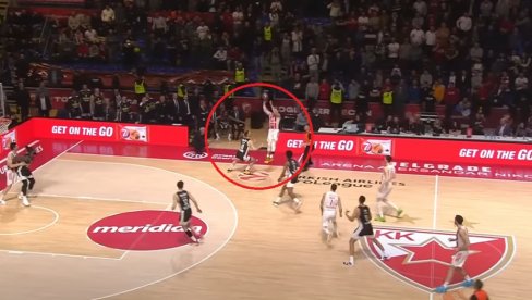 PARTIZAN ŽESTOKO OŠTEĆEN U DERBIJU?! Pojavio se snimak koji otkriva sve: Sudijska greška odlučuje sudbine večitih u Evroligi? (VIDEO) PARTIZAN ŽESTOKO OŠTEĆEN U DERBIJU?! Pojavio se snimak koji otkriva sve: Sudijska greška odlučuje sudbine večitih u Evroligi? (VIDEO)