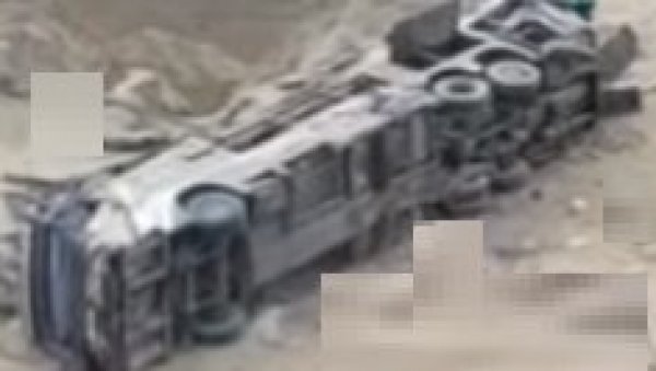 ТРАГЕДИЈА У ПЕРУУ: Аутобус се сурвао у провалију, погинуло најмање 25 особа ТРАГЕДИЈА У ПЕРУУ: Аутобус се сурвао у провалију, погинуло најмање 25 особа