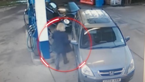 SVI JOJ SE SMEJU: LJudi ne veruju šta je žena radila na pumpi (VIDEO) SVI JOJ SE SMEJU: LJudi ne veruju šta je žena radila na pumpi (VIDEO)