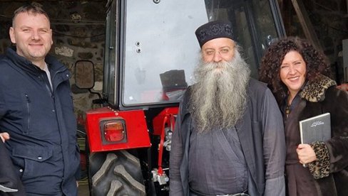 AKCIJA KANCELARIJE ZA KIM: Pomoć Dečanskoj vinici i manastiru Zočište (FOTO) AKCIJA KANCELARIJE ZA KIM: Pomoć Dečanskoj vinici i manastiru Zočište (FOTO)