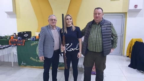 USPEŠNA LOVNA SEZONA: Kod Ugljevika okupljeno 330 lovaca USPEŠNA LOVNA SEZONA: Kod Ugljevika okupljeno 330 lovaca