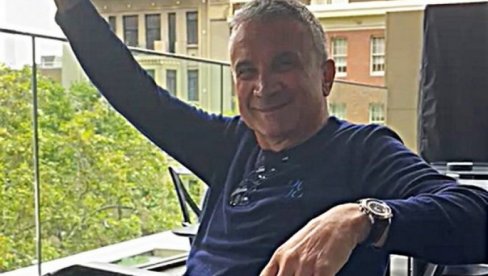 KOSI TATA, KOSIM JA Ovako je Srđan Đoković proslavio Novakovu titulu u Australiji (VIDEO) KOSI TATA, KOSIM JA Ovako je Srđan Đoković proslavio Novakovu titulu u Australiji (VIDEO)