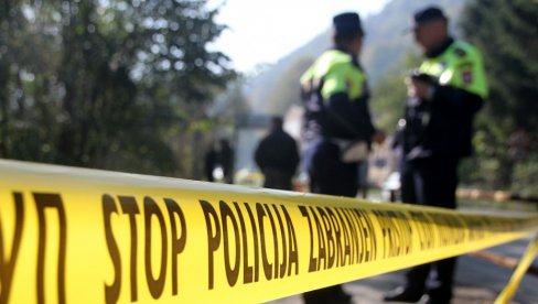 BEJZBOL PALICOM IZLUPAO OČEV AUTO, A ONDA JE SA DVA NOŽA PRETIO DA ĆE NEKOGA UBITI!: Nasilnik izazvao incident, reagovala policija BEJZBOL PALICOM IZLUPAO OČEV AUTO, A ONDA JE SA DVA NOŽA PRETIO DA ĆE NEKOGA UBITI!: Nasilnik izazvao incident, reagovala policija