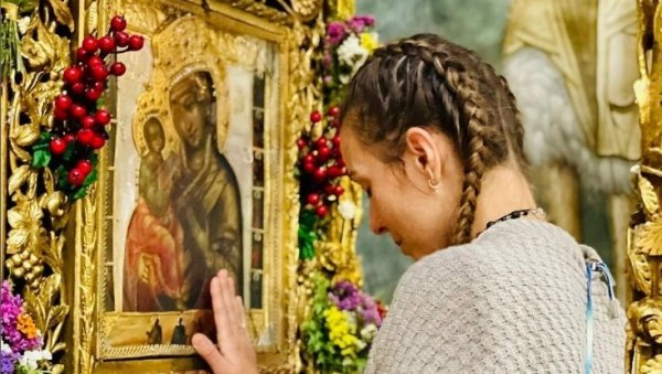 А СНАЈКА О - СВЕКРВИ: Ево шта је Јелена Ђоковић објавила када је Новак освојио Аустралијан опен (ФОТО) А СНАЈКА О - СВЕКРВИ: Ево шта је Јелена Ђоковић објавила када је Новак освојио Аустралијан опен (ФОТО)