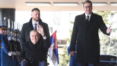 SUSRET ISTORIJSKI Vučić nakon razgovora sa Zemanom - Sa velikim poštovanjem slušao sam mudre savete našeg prijatelja (FOTO)