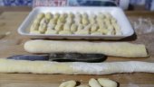 Не бацајте пире кромпир - за ПЕТ минута направите ново УКУСНО јело (ФОТО) Не бацајте пире кромпир - за ПЕТ минута направите ново УКУСНО јело (ФОТО)