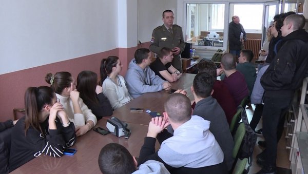 МЛАДИ У ЈАГОДИНИ ХОЋЕ У УНИФОРМУ: Све веће интересовање за добровољно служење војног рока МЛАДИ У ЈАГОДИНИ ХОЋЕ У УНИФОРМУ: Све веће интересовање за добровољно служење војног рока