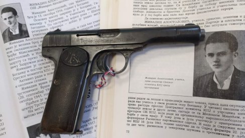 OVO JE PIŠTOLJ STRELJANOG HEROJA IZ TRSTENIKA: Odani prijatelji krili su ga osam decenija (FOTO) OVO JE PIŠTOLJ STRELJANOG HEROJA IZ TRSTENIKA: Odani prijatelji krili su ga osam decenija (FOTO)