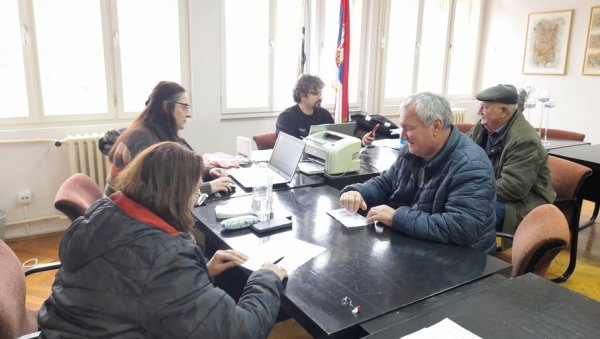 РЕГИСТРАЦИЈА НА Е-АГРАР: У Борском округу за првих 10 дана преко 2.500 апликација РЕГИСТРАЦИЈА НА Е-АГРАР: У Борском округу за првих 10 дана преко 2.500 апликација