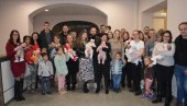 ПОКЛОНИ ДОБРОДОШЛИЦЕ ЗА НАЈМЛАЂЕ СВИЛАЈНЧАНЕ: Општина поделила поклоне (ФОТО) ПОКЛОНИ ДОБРОДОШЛИЦЕ ЗА НАЈМЛАЂЕ СВИЛАЈНЧАНЕ: Општина поделила поклоне (ФОТО)