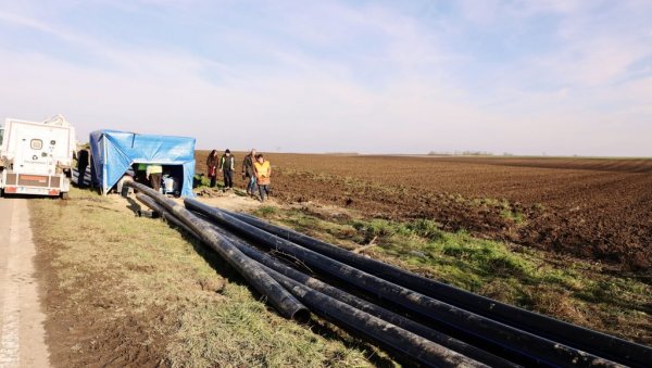 ДА СВА СОМБОРСКА СЕЛА ДОБИЈУ ВОДУ: У току прва фаза радова, вредних 80 милиона динара ДА СВА СОМБОРСКА СЕЛА ДОБИЈУ ВОДУ: У току прва фаза радова, вредних 80 милиона динара