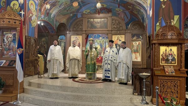 ПАТРИЈАРХ ПОРФИРИЈЕ БОГОСЛУЖИО У ВЕЛИКОЈ СВЕТИЊИ: Поглавар СПЦ предводио литургију у манастиру Светог Саве у Либертивилу (ФОТО) ПАТРИЈАРХ ПОРФИРИЈЕ БОГОСЛУЖИО У ВЕЛИКОЈ СВЕТИЊИ: Поглавар СПЦ предводио литургију у манастиру Светог Саве у Либертивилу (ФОТО)