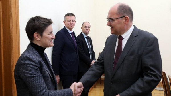 ПОШТУЈЕМО ДЕЈТОН И БиХ: Ана Брнабић разговарала са Кристијаном Шмитом ПОШТУЈЕМО ДЕЈТОН И БиХ: Ана Брнабић разговарала са Кристијаном Шмитом