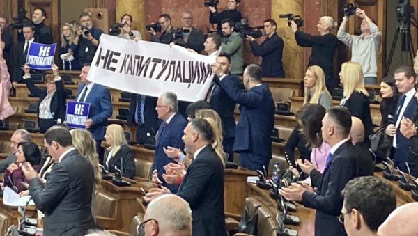 ГЛУМАТАЊЕ И ПЕРФОРМАНС ОПОЗИЦИЈЕ Вучић им поручио: Са још више снаге и срца ћу се борити ГЛУМАТАЊЕ И ПЕРФОРМАНС ОПОЗИЦИЈЕ Вучић им поручио: Са још више снаге и срца ћу се борити