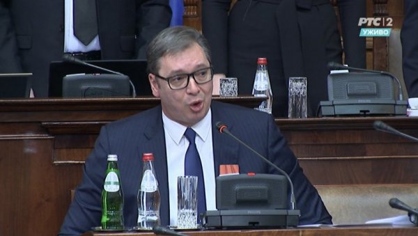 ВИ ЈУНАЦИ ДА МЕ БИЈЕТЕ Вучић оштро против опозиције - Надали су се капитулацији, сад кад виде да тога нема, пропало им је све ВИ ЈУНАЦИ ДА МЕ БИЈЕТЕ Вучић оштро против опозиције - Надали су се капитулацији, сад кад виде да тога нема, пропало им је све
