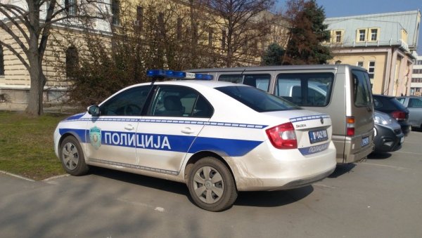 ПОКУШАЛИ ДА ИЗНУДЕ 2.500 ЕВРА: Ухапшена двојица Пожаревљана, одређен им притвор ПОКУШАЛИ ДА ИЗНУДЕ 2.500 ЕВРА: Ухапшена двојица Пожаревљана, одређен им притвор