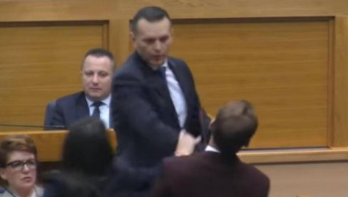 ZBOG ŠAMARA STANIVUKOVIĆU: Bivši ministar Lukač osuđen na zatvorsku kaznu ZBOG ŠAMARA STANIVUKOVIĆU: Bivši ministar Lukač osuđen na zatvorsku kaznu
