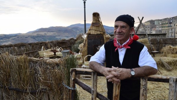 ИТАЛИЈА НА ПРАГУ НОВИХ АУТОНОМИЈА: Рим отвара могућност да се региони могу изјаснити о даљој самосталности ИТАЛИЈА НА ПРАГУ НОВИХ АУТОНОМИЈА: Рим отвара могућност да се региони могу изјаснити о даљој самосталности