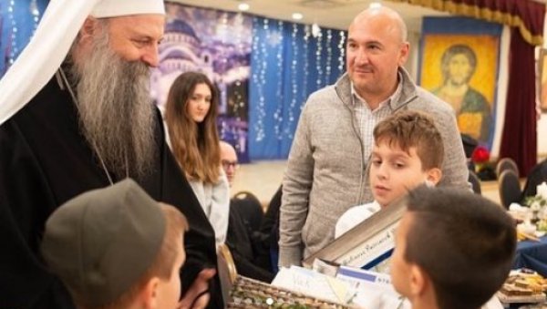 ПАТРИЈАРХ ПОРФИРИЈЕ СТИГАО У ЧИКАГО: Дочекали га најмлађи обучени у ношњу (ФОТО) ПАТРИЈАРХ ПОРФИРИЈЕ СТИГАО У ЧИКАГО: Дочекали га најмлађи обучени у ношњу (ФОТО)