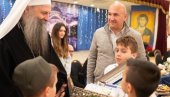 ПАТРИЈАРХ ПОРФИРИЈЕ СТИГАО У ЧИКАГО: Дочекали га најмлађи обучени у ношњу (ФОТО) ПАТРИЈАРХ ПОРФИРИЈЕ СТИГАО У ЧИКАГО: Дочекали га најмлађи обучени у ношњу (ФОТО)