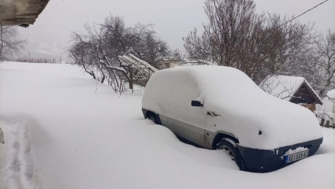 SNEG ZAVEJAO I OSTAVIO BEZ STRUJE NOVOVAROŠKA SELA: Tokom noći palo novih 30 centimetara snega SNEG ZAVEJAO I OSTAVIO BEZ STRUJE NOVOVAROŠKA SELA: Tokom noći palo novih 30 centimetara snega