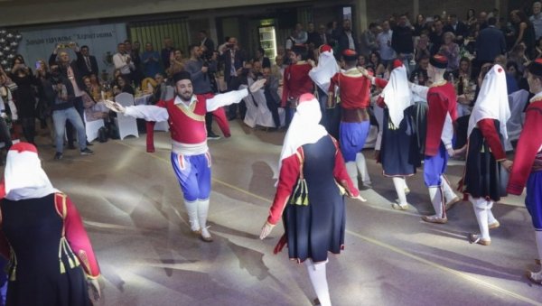 ГУДЕ ГУСЛЕ У СУБОТИЦИ: Нема раја без роднога краја, ни милине без Херцеговине ГУДЕ ГУСЛЕ У СУБОТИЦИ: Нема раја без роднога краја, ни милине без Херцеговине