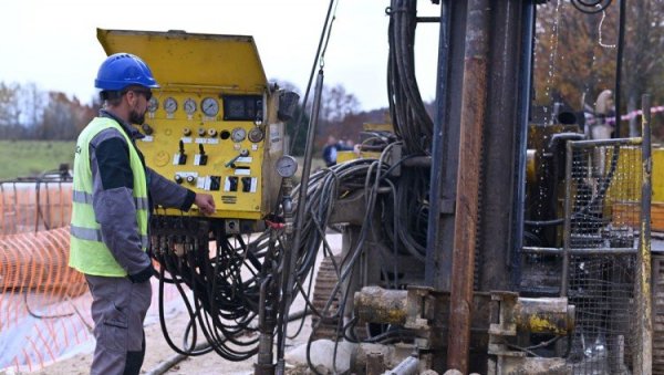 У ЈЕЗЕРУ НАШЛИ ЗЛАТО! На тој локацији утврђена висока концентрација и до 27,5 грама по тони У ЈЕЗЕРУ НАШЛИ ЗЛАТО! На тој локацији утврђена висока концентрација и до 27,5 грама по тони