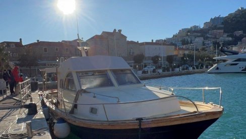 DAN NAKON DRAMATIČNIH SCENA U LUCI BUDVA: Potonuli brod ponovo na površini vode DAN NAKON DRAMATIČNIH SCENA U LUCI BUDVA: Potonuli brod ponovo na površini vode