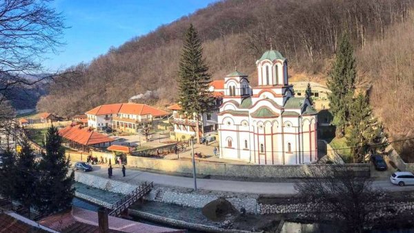 МАНАСТИР ТУМАНЕ ДАЈЕ НАДУ И ДАРУЈЕ УГРОЖЕНЕ: Хумани монаси за две године поклонили 16 милиона (ВИДЕО) МАНАСТИР ТУМАНЕ ДАЈЕ НАДУ И ДАРУЈЕ УГРОЖЕНЕ: Хумани монаси за две године поклонили 16 милиона (ВИДЕО)