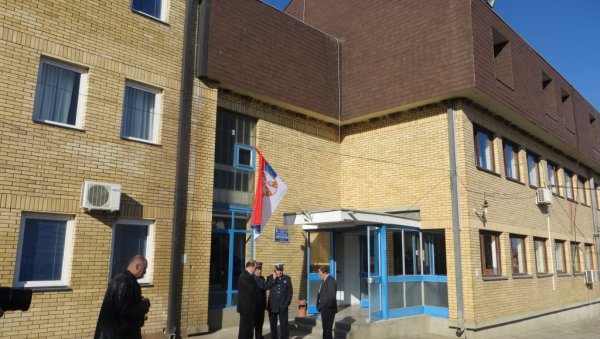 АЛБАНАЦ НАПАО ПРИПАДНИЦУ ПОЛИЦИЈЕ У ПРЕШЕВУ: Повређена током обављања службене дужности АЛБАНАЦ НАПАО ПРИПАДНИЦУ ПОЛИЦИЈЕ У ПРЕШЕВУ: Повређена током обављања службене дужности