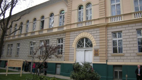 ПОНОСНО НЕГУЈУ МУЛТИКУЛТУРАЛНОСТ И ВИШЕЗЕЈИЧНОСТ: Дан матерњег језика обележен у Кикинди (ФОТО/ВИДЕО) ПОНОСНО НЕГУЈУ МУЛТИКУЛТУРАЛНОСТ И ВИШЕЗЕЈИЧНОСТ: Дан матерњег језика обележен у Кикинди (ФОТО/ВИДЕО)