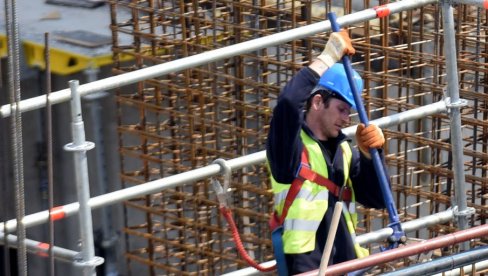 SVAKOJ PETOJ FIRMI OTKAZANI SU NEKI PROJEKTI: Teška vremena za sektor stambene gradnje u Nemačkoj SVAKOJ PETOJ FIRMI OTKAZANI SU NEKI PROJEKTI: Teška vremena za sektor stambene gradnje u Nemačkoj