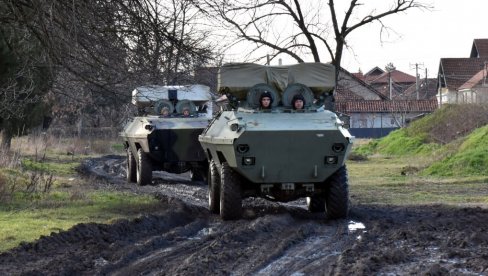 POSEBNI PROFESIONALCI NA OBUCI: Pogledajte kako izgleda osposobljavanje za upravljanje borbenim vozilima u mirovnim operacijama (FOTO) POSEBNI PROFESIONALCI NA OBUCI: Pogledajte kako izgleda osposobljavanje za upravljanje borbenim vozilima u mirovnim operacijama (FOTO)