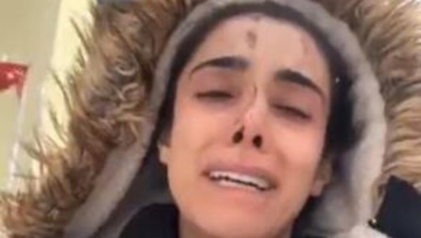 ВАПАЈ СУПРУГЕ ЗАРОБЉЕНОГ ГОЛМАНА: Молим вас, помозите Ејупу, под рушевинама је 30 сати (ВИДЕО) ВАПАЈ СУПРУГЕ ЗАРОБЉЕНОГ ГОЛМАНА: Молим вас, помозите Ејупу, под рушевинама је 30 сати (ВИДЕО)