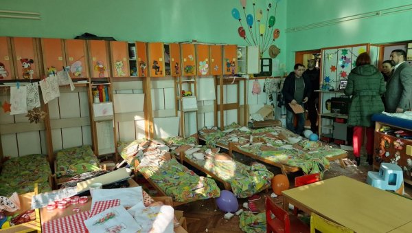 ПОСЛЕ ОБРУШАВАЊА ПЛАФОНА У ВРТИЋУ У ИНЂИЈИ: Боље изградити ново обданиште, него обнављати ПОСЛЕ ОБРУШАВАЊА ПЛАФОНА У ВРТИЋУ У ИНЂИЈИ: Боље изградити ново обданиште, него обнављати