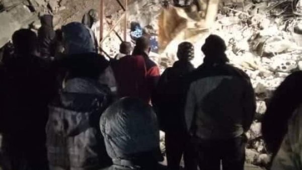 „НИЈЕ ПИТАЊЕ РЕЖИМА, НАРОДУ ТРЕБА ПОМОЋ“: Грчка апелује на ЕУ да реши проблем испоруке помоћи Сирији „НИЈЕ ПИТАЊЕ РЕЖИМА, НАРОДУ ТРЕБА ПОМОЋ“: Грчка апелује на ЕУ да реши проблем испоруке помоћи Сирији