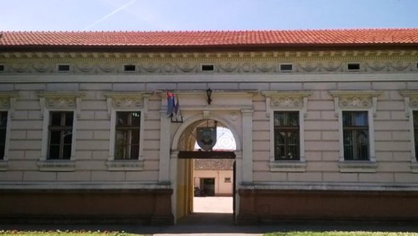ДЕЛЕ 107 СТИПЕНДИЈА: Општина Србобран највеће износе обезбедила за студенте са најбољим оценама ДЕЛЕ 107 СТИПЕНДИЈА: Општина Србобран највеће износе обезбедила за студенте са најбољим оценама