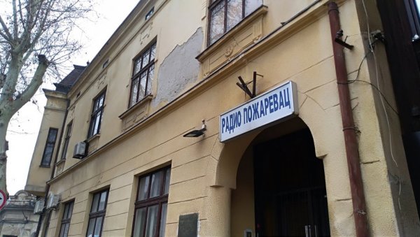 ПОЖАРЕВЉАНИ ОБРАТИТЕ ПАЖЊУ: Дотрајала фасада опасност по пролазнике ПОЖАРЕВЉАНИ ОБРАТИТЕ ПАЖЊУ: Дотрајала фасада опасност по пролазнике
