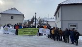 NE ŽELE NATO VOJNIKE NA SINJAJEVINI: Protest građana pred kasarnom u Kolašinu NE ŽELE NATO VOJNIKE NA SINJAJEVINI: Protest građana pred kasarnom u Kolašinu
