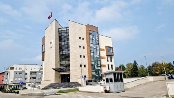 ИЗБОРНИ ЗАКОН РС ПРЕД УСТАВНИМ СУДОМ: Бошњаци искористили вето како би избори у БиХ били по Шмитовом закону ИЗБОРНИ ЗАКОН РС ПРЕД УСТАВНИМ СУДОМ: Бошњаци искористили вето како би избори у БиХ били по Шмитовом закону