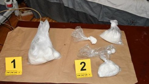 AKCIJA KRIMINALISTIČKE POLICIJE U BEOGRADU: Kod Subotičana nađena dva kilograma heroina AKCIJA KRIMINALISTIČKE POLICIJE U BEOGRADU: Kod Subotičana nađena dva kilograma heroina
